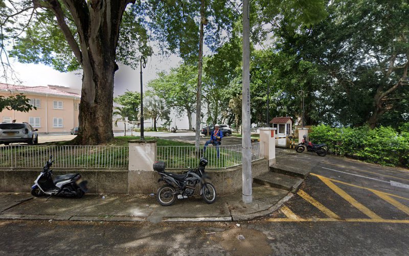 Droguería Cruz Verde parque del reloj - Farmacia en Barrancabermeja