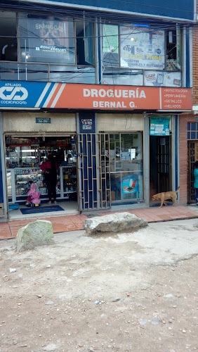 Droguería Bernal G - Tienda de comestibles, periódicos y medicamentos en Bogotá