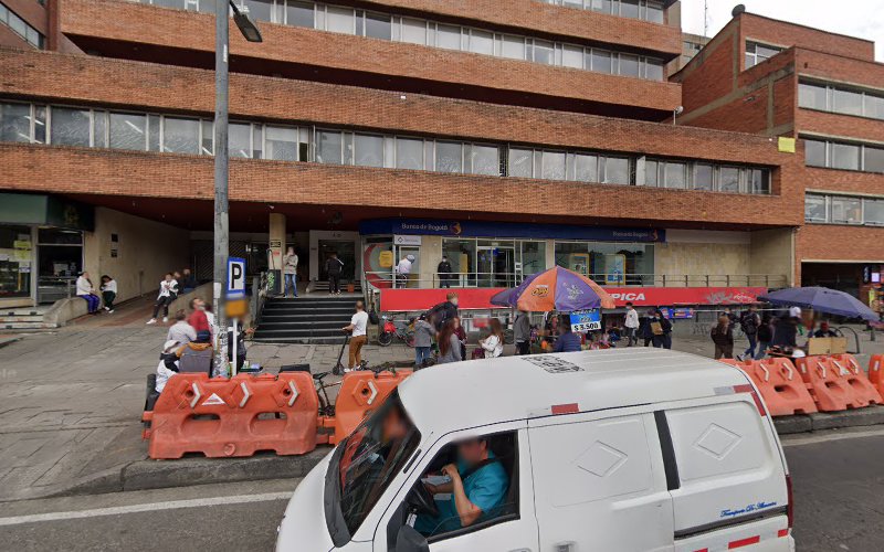 Droguería Cluna De La 72 - Farmacia en Bogotá