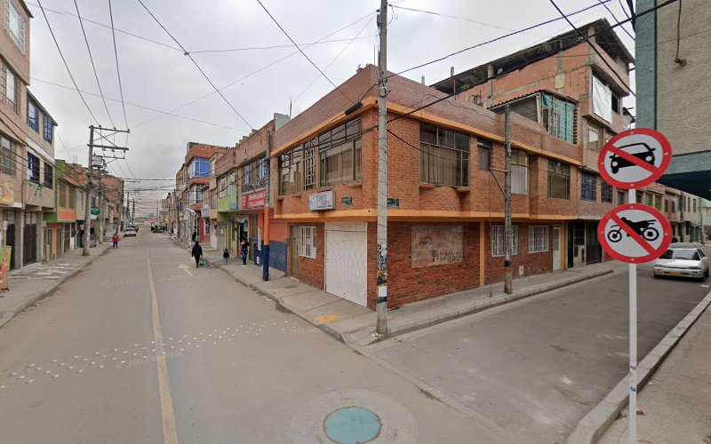 Droguería Multidrogas - Tienda de comestibles, periódicos y medicamentos en Bogotá