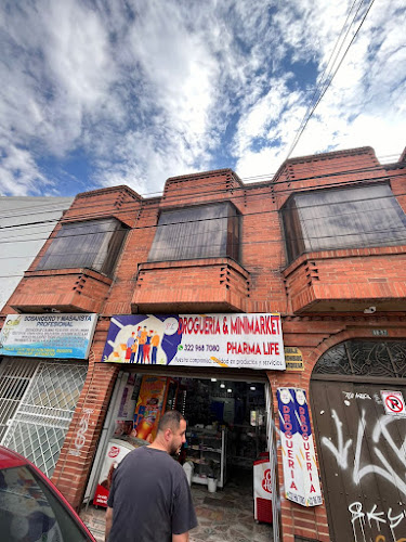 Droguería y minimarket pharma life - Tienda de comestibles, periódicos y medicamentos en Bogotá
