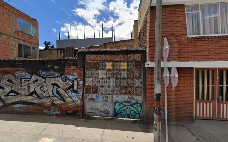 INVET LA HERRADURA, PETS - Farmacia veterinaria en Bogotá