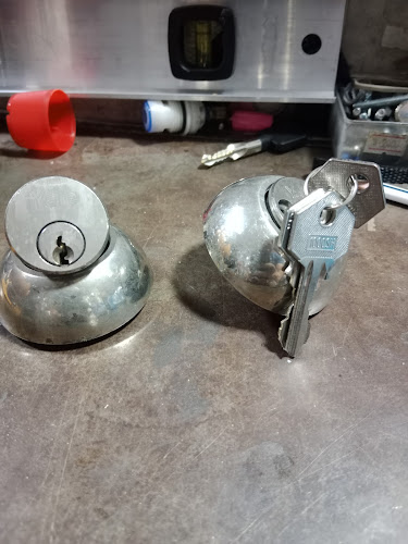 Cerrajería Y Ferretería 24/7H - Ferretería en Bogotá