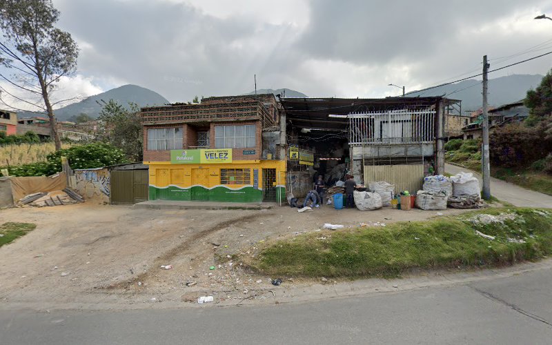 Deposito Y Ferreteria Velez Pintuland - Ferretería en Bogotá
