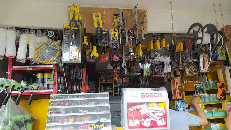 DISTRIVARIOS LA 14 - Ferretería en Bogotá