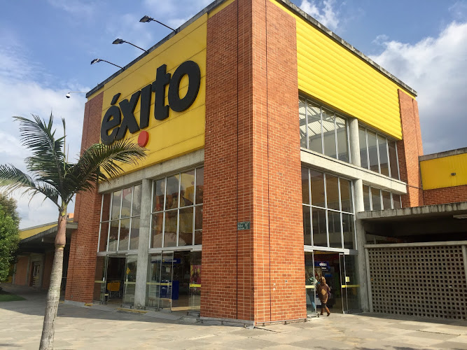Éxito Wow Colina - Ferretería en Bogotá