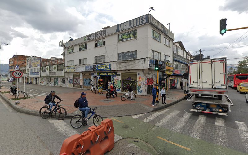 Ferretería Tornillos - Ferretería en Bogotá