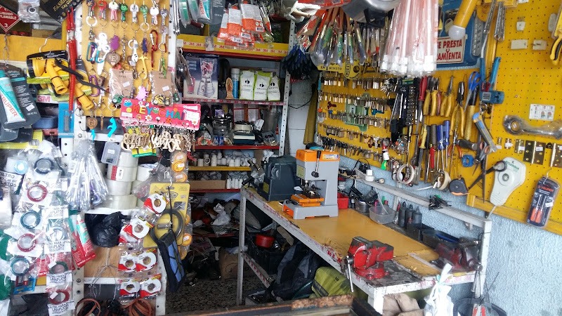 Ferreteria Y Cerrajeria Cym - Ferretería en Bogotá