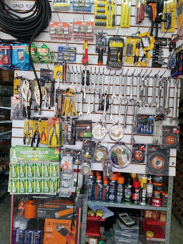 Tornillos Tuercas Y Herramientas En General - Ferretería en Bogotá