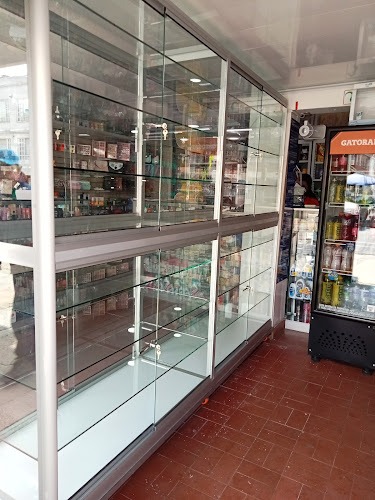 Vidrios y aluminios titán - Ferretería en Bogotá