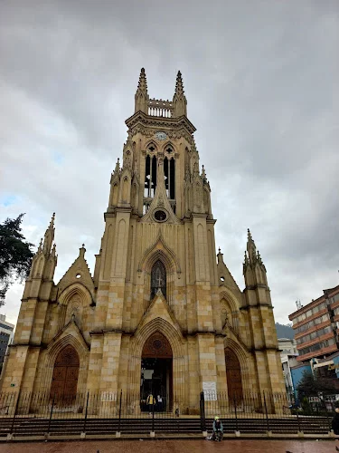 Basílica Menor Nuestra Señora de Lourdes - Basílica en Bogotá