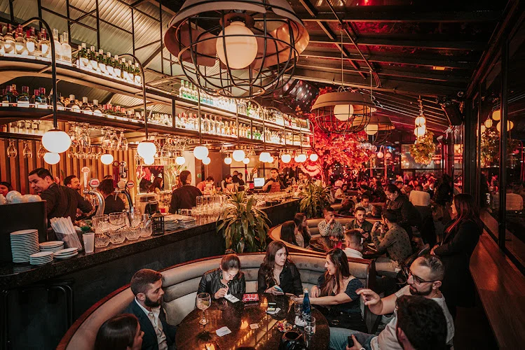 Astoria Rooftop - Restaurante de comida continental en Bogotá