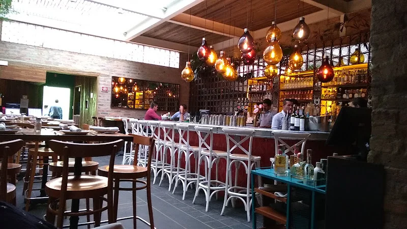 Cantina y Punto - Restaurante mexicano en Bogotá