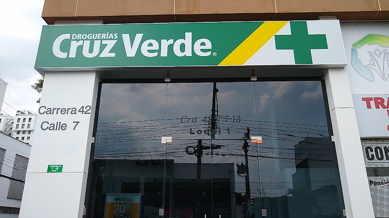 Droguería Cruz Verde Cámbulos - Farmacia en Cali