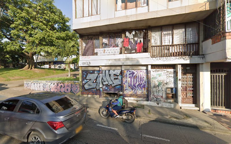 Drogueria Los Samanes - Farmacia en Cali