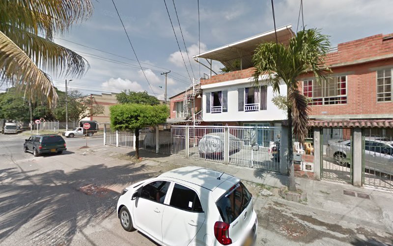 Droguería Y Variedades Éxito Familiar - Farmacia en Cali