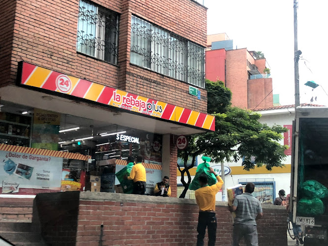 la rebaja Plus No. 15 DROGUERIA Y MINIMARKET Peñon Cali - Tienda de comestibles, periódicos y medicamentos en Cali