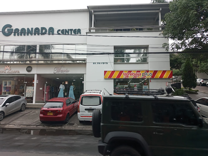 la rebaja Plus No. 30 DROGUERIA Y MINIMARKET Granada Center Cali - Farmacia en Cali
