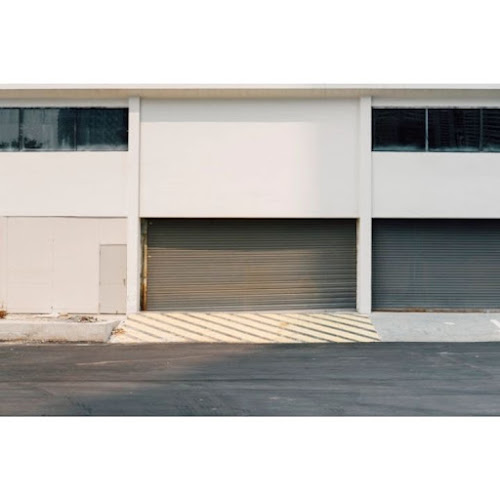 AMERICAN PUERTAS S.A.S. - Proveedor de puertas en Cali