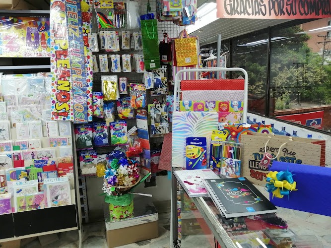 Ferretería y papelería Punto Cristales (Olímpica 2do piso) - Ferretería en Cali