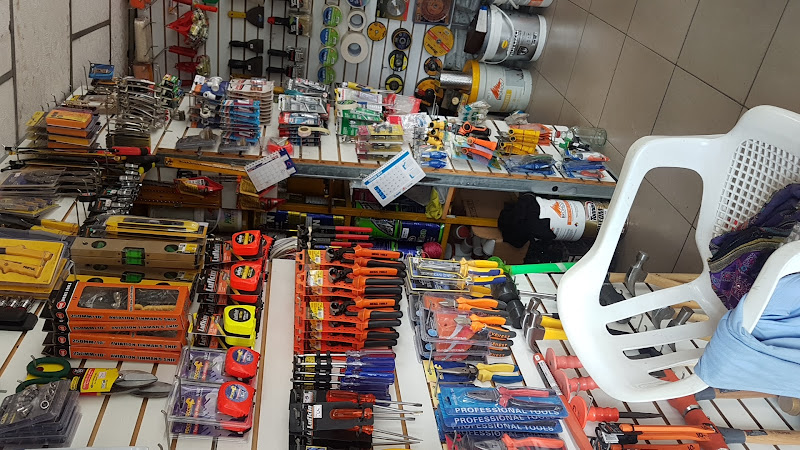 FERRETERIA Y PINTURAS LA 46 - Ferretería en Cali