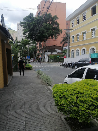 ALOJA Apartamentos Amoblados - Hotel en Cali