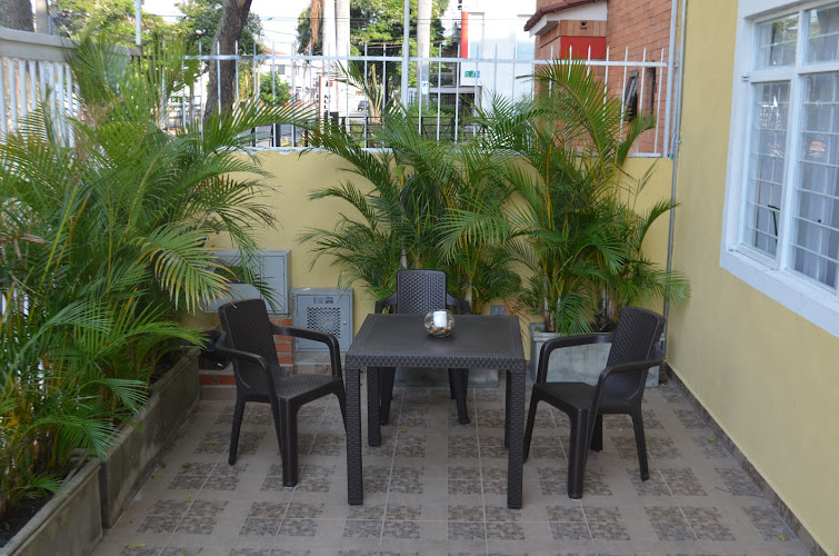 Apolis hostel - Albergue en Cali