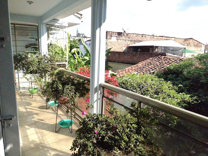 Familiar Santa Monica - Hotel en Cali