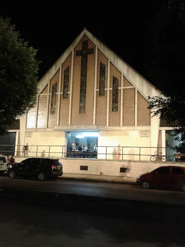 Iglesia San Pio X - Iglesia católica en Cali