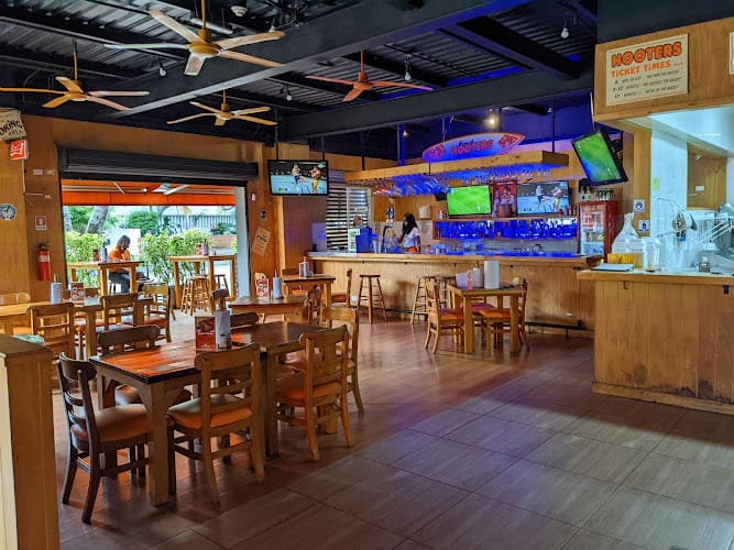 Hooters Cali - Restaurante americano en Cali