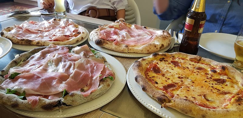 Pizzeria Carpaneto Granada Cali - Restaurante en Cali