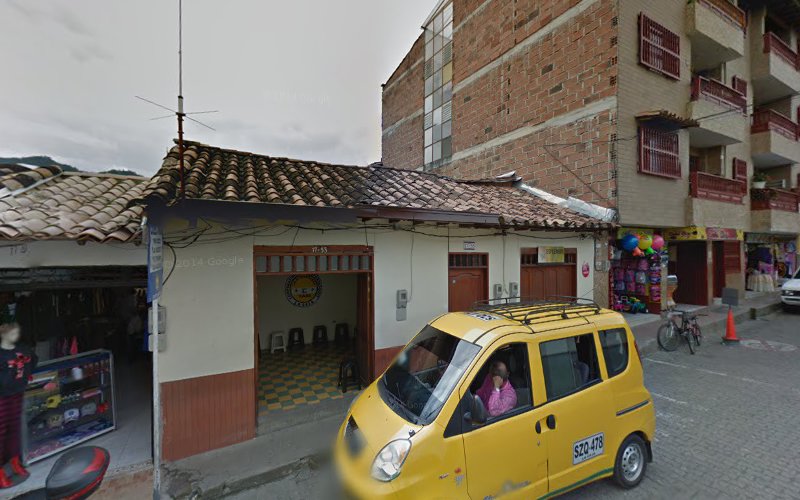 Droguería Famisalud La Ceja - Farmacia en La Ceja