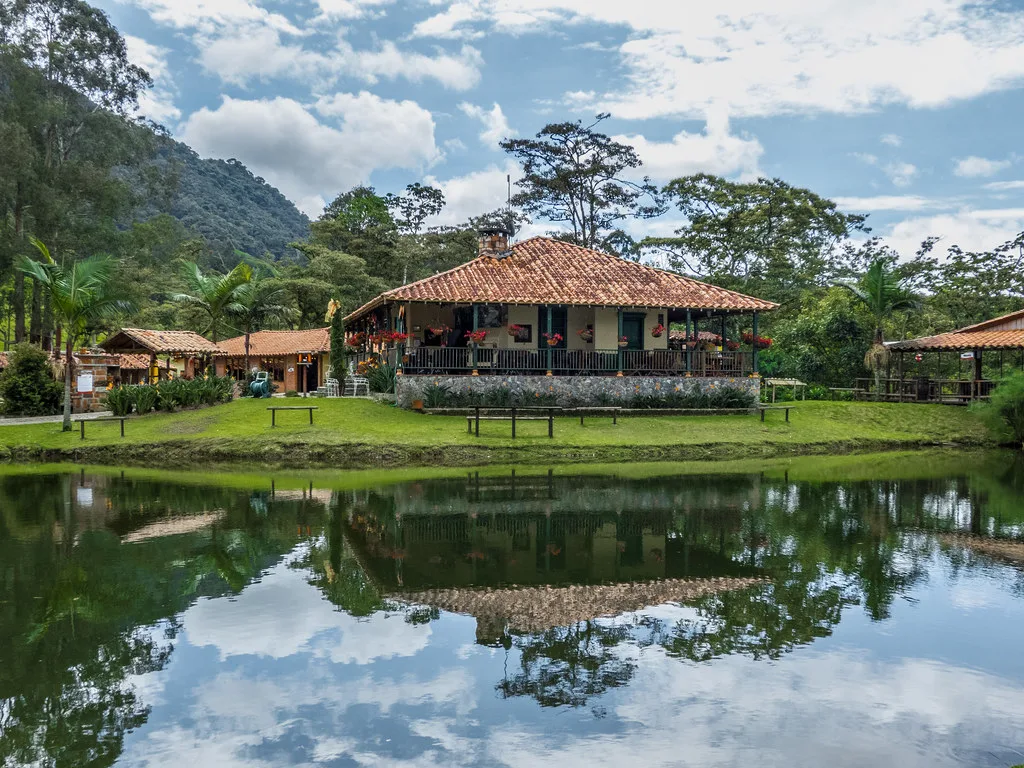 Finca Hotel Los Lagos - Hotel en La Ceja