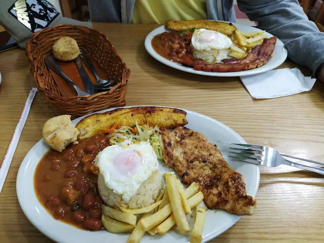 Cafetería y Restaurante Santa Clara - Restaurante en La Ceja