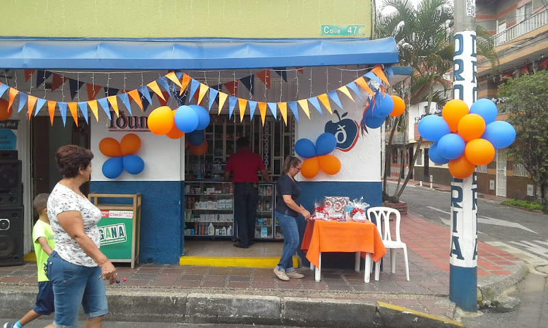 BOTICA SANTA LUCIA - Farmacia en Medellín