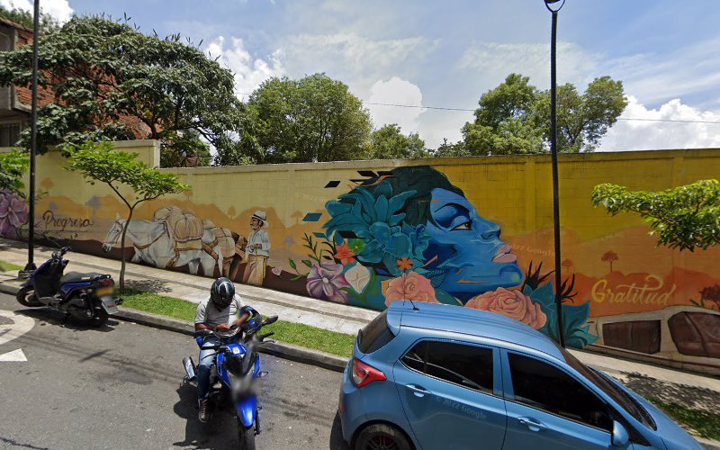 cafam exito la central - Farmacia en Medellín