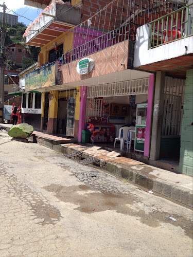 Droguería Blanquizal - Farmacia en Medellín