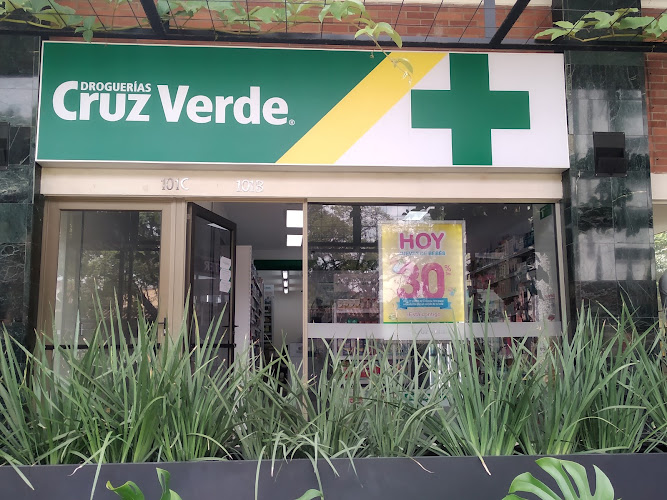 Droguería Cruz verde Mall Laureles - Farmacia en Medellín