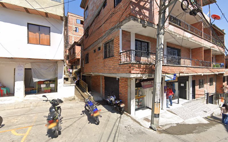 Droguería Diroga - Tienda de comestibles, periódicos y medicamentos en Medellín