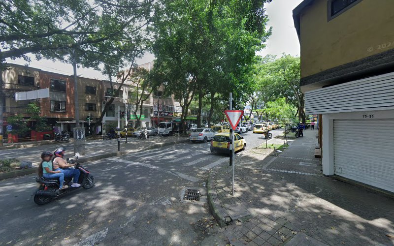 Droguería Drofarma Belén - Farmacia en Medellín