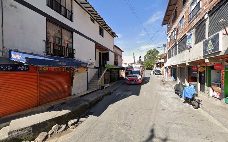 Drogueria Essalud - Farmacia en Medellín