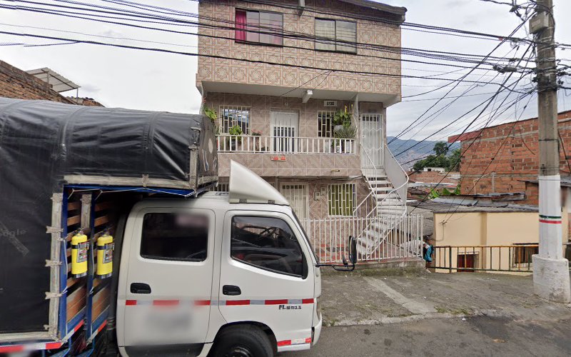 Droguería La 77 - Farmacia en Medellín