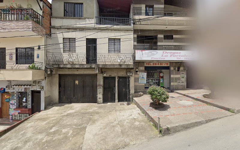 Droguería La Fortaleza - Farmacia en Medellín