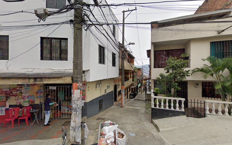 DROGUERIA LUMAX 1 - Farmacia en Medellín