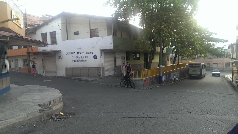 Droguería Madre Laura - Farmacia en Medellín