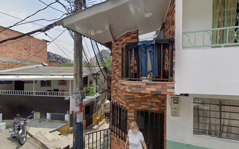 Droguería Manrique - Farmacia en Medellín