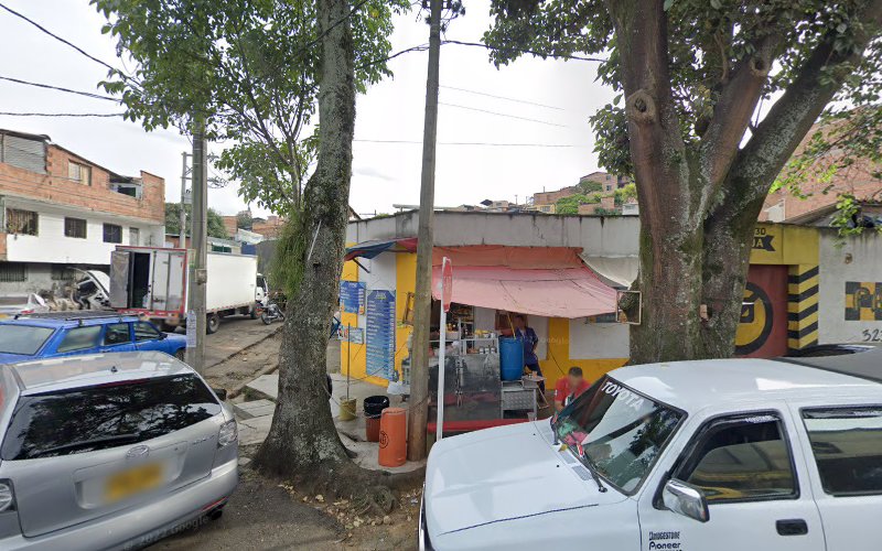 Droguería Moravia - Farmacia en Medellín