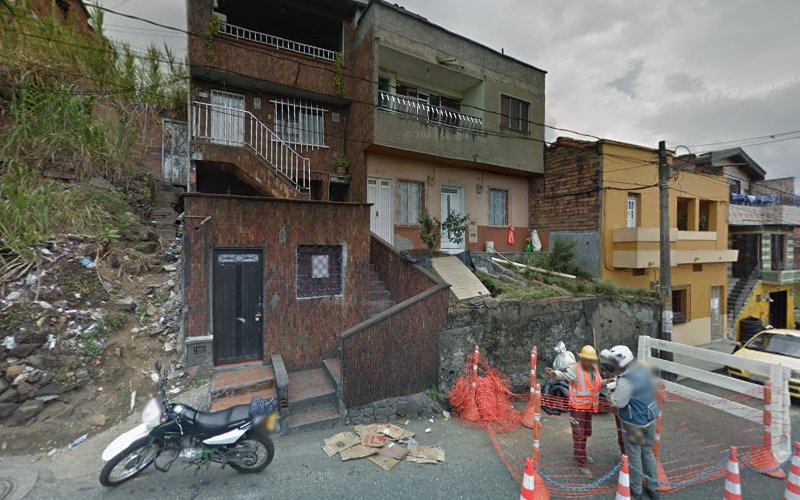 Droguería Peniel - Farmacia en Medellín