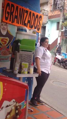 Droguería Santa Farm - Farmacia en Medellín