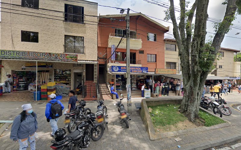 Droguería Super Salud - Farmacia en Medellín